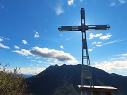 02 Alla croce del Monte Castello (1425 m) controsole con vista in Alben